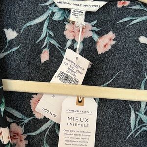 American Eagle tie front floral long sleeve top